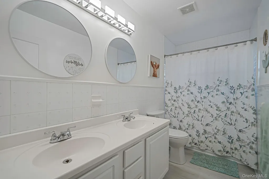 194 Oxhead Road Centereach NY 11720