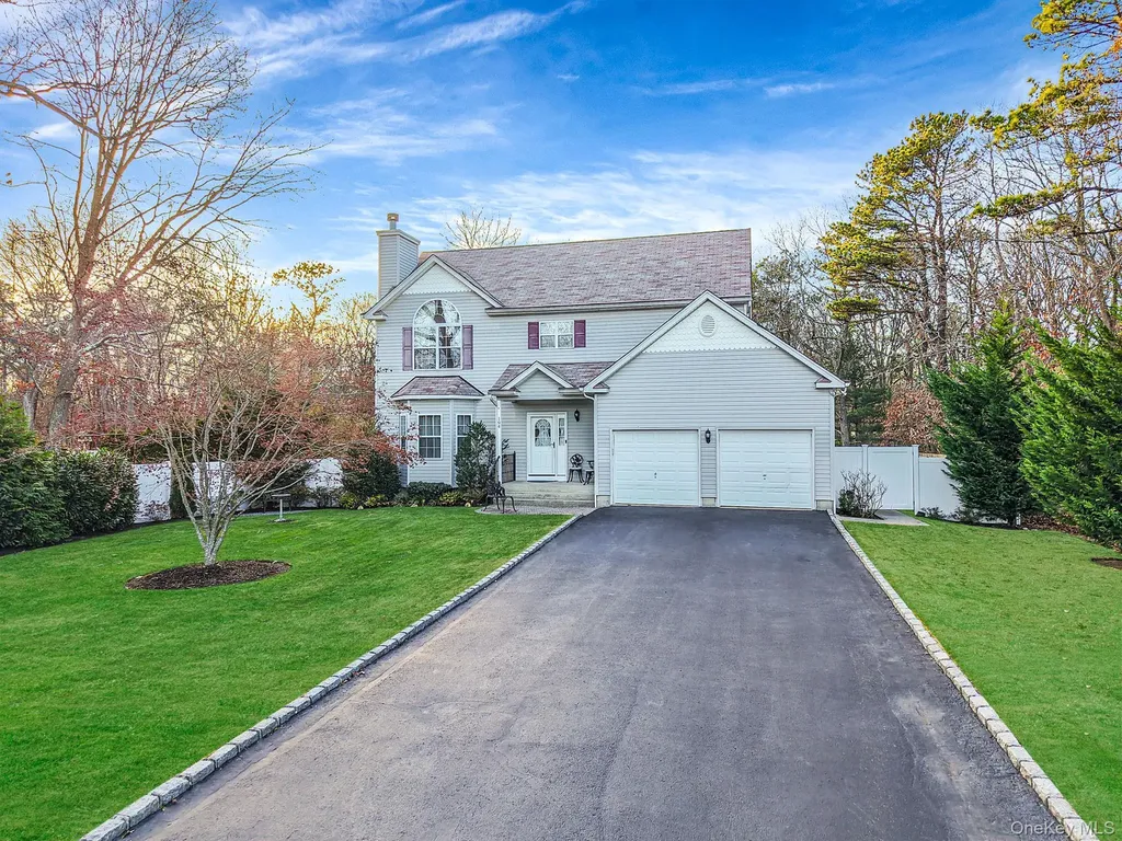194 Oxhead Road Centereach NY 11720