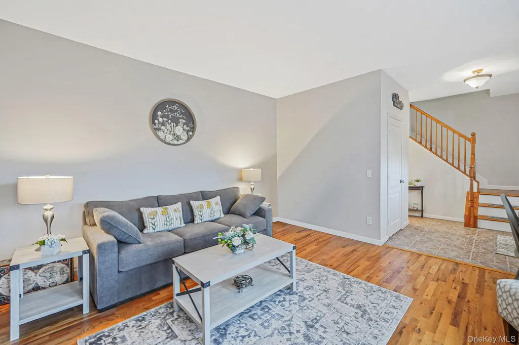 194 Oxhead Road Centereach NY 11720