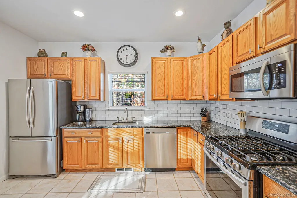 194 Oxhead Road Centereach NY 11720