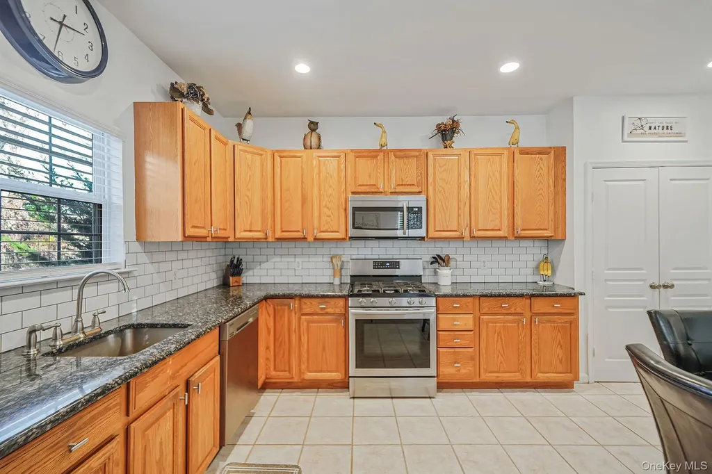 194 Oxhead Road Centereach NY 11720