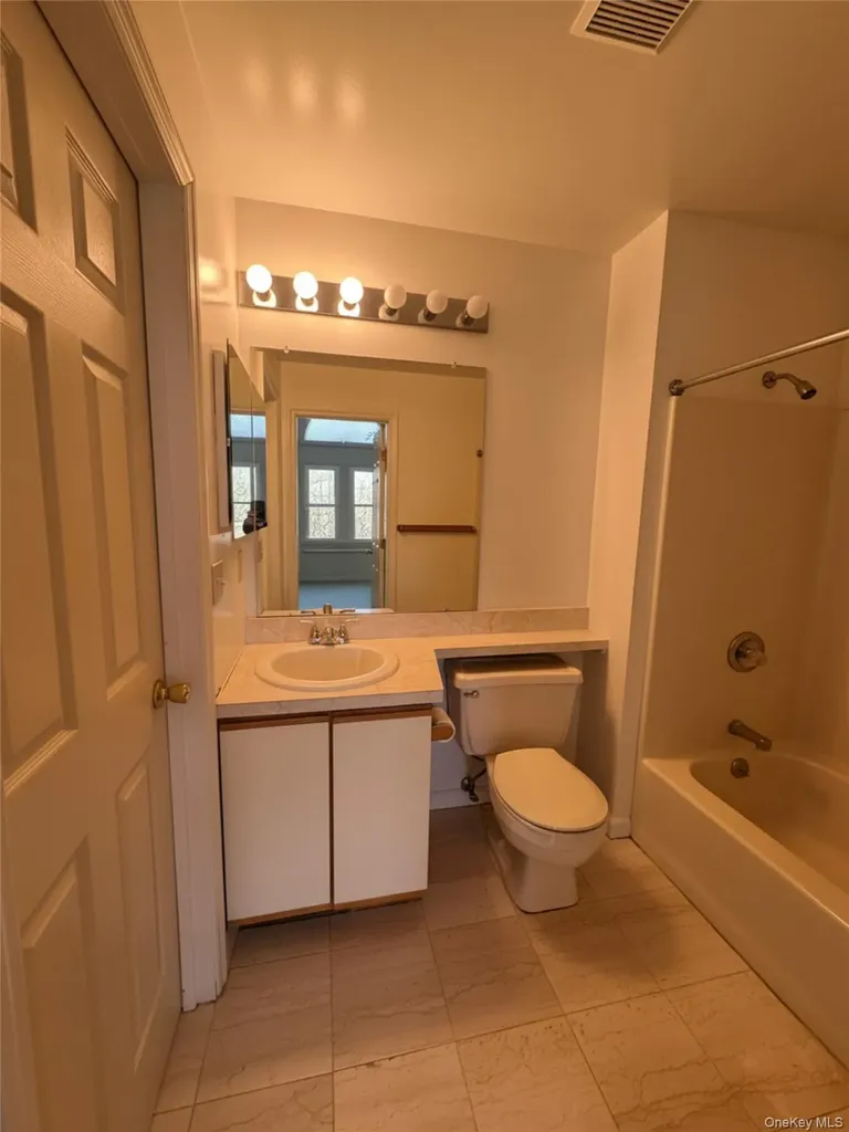 3 Mews Court Fishkill NY 12524
