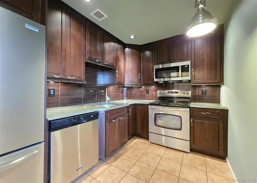 47 Anchor Street Freeport NY 11520