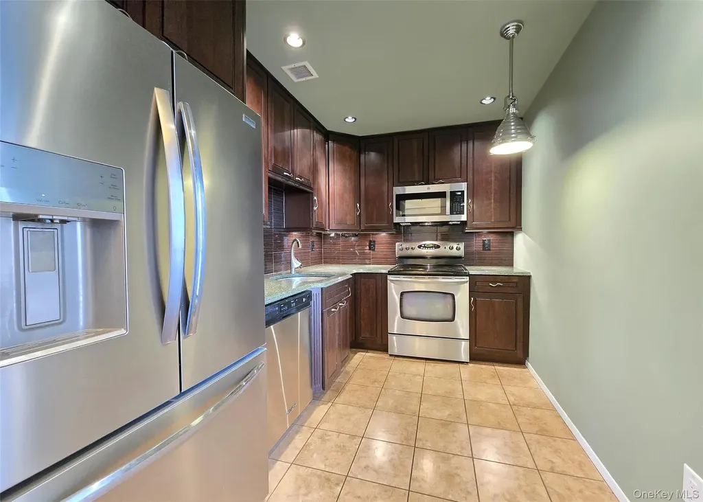 47 Anchor Street Freeport NY 11520