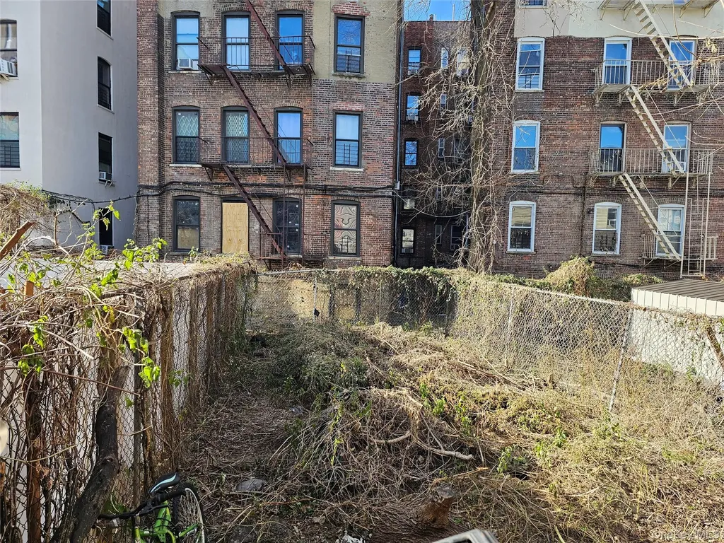 1333 Chisholm Street Bronx NY 10459