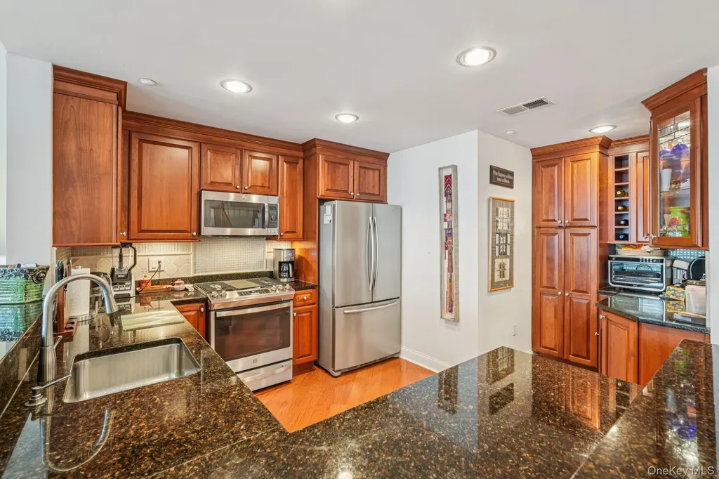1414 Round Pointe Drive Haverstraw NY 10927