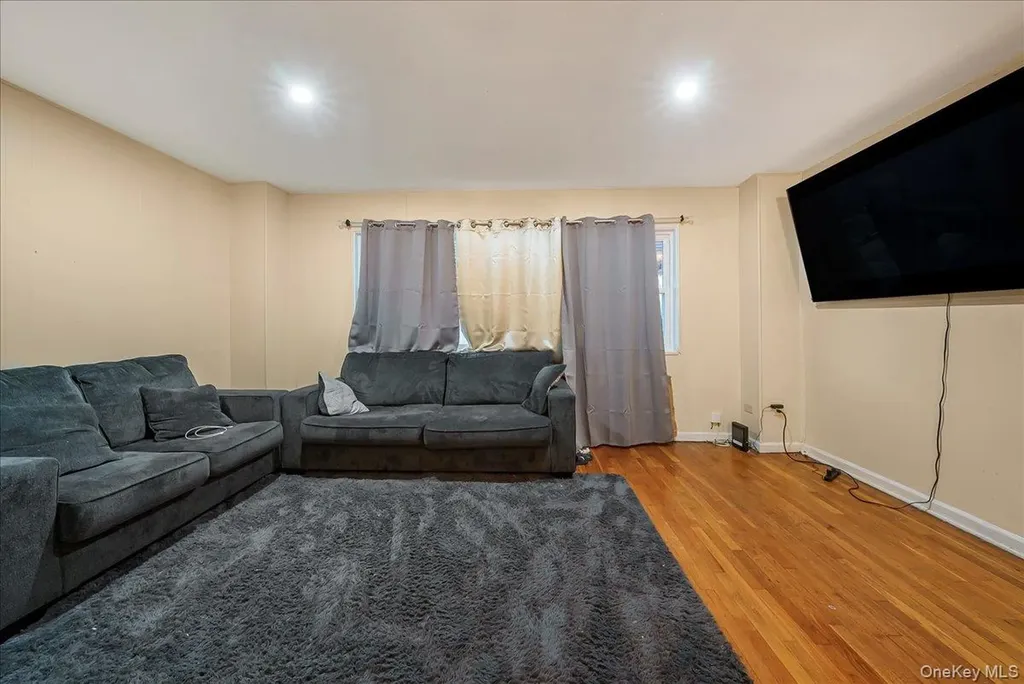 4183 Murdock Avenue Bronx NY 10466