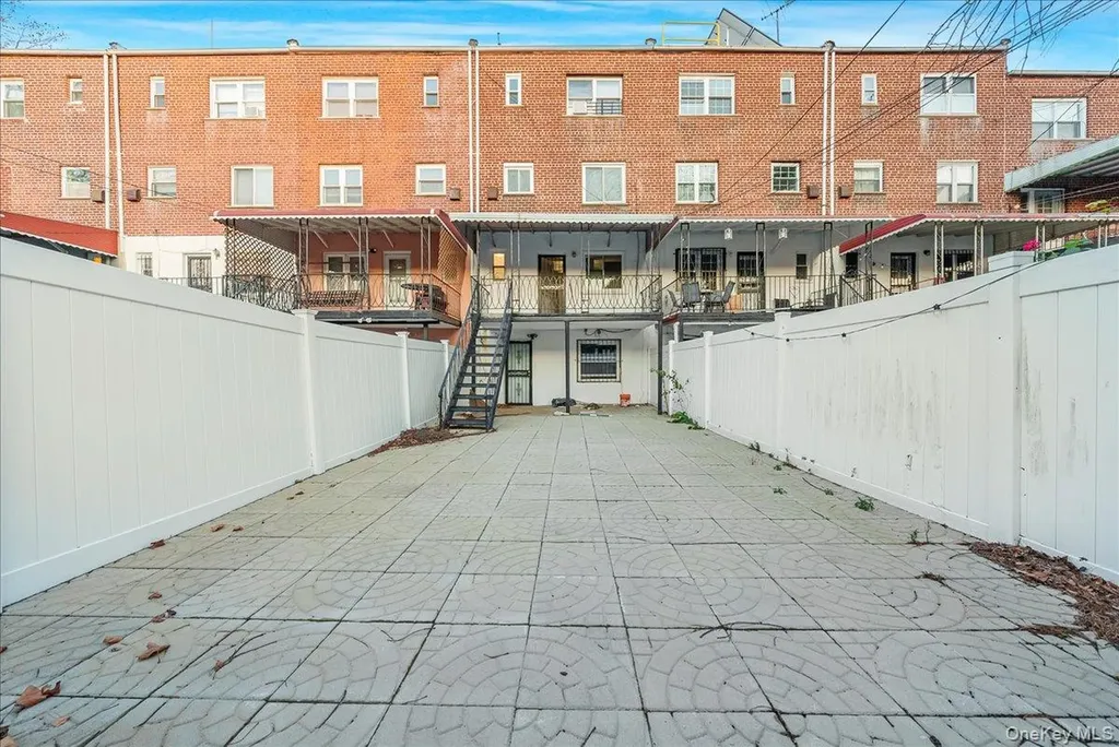 4183 Murdock Avenue Bronx NY 10466