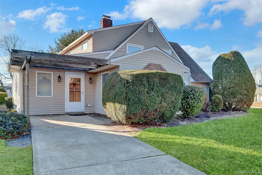 2 Welcome Lane Wantagh NY 11793