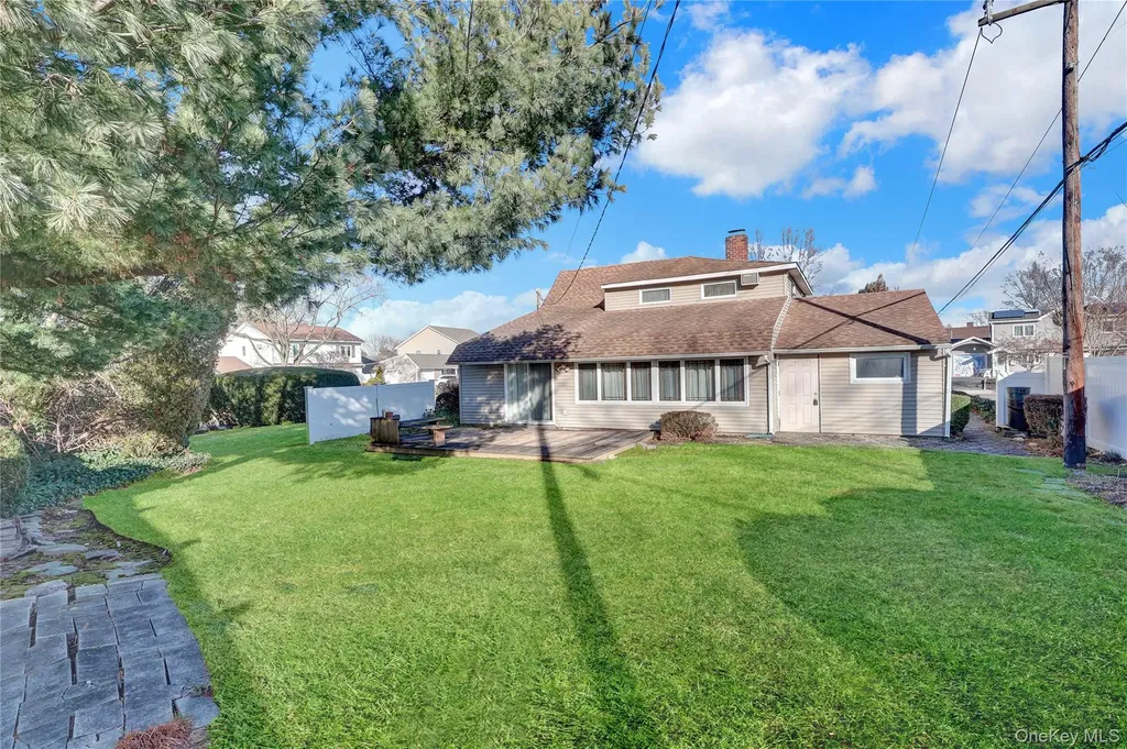 2 Welcome Lane Wantagh NY 11793
