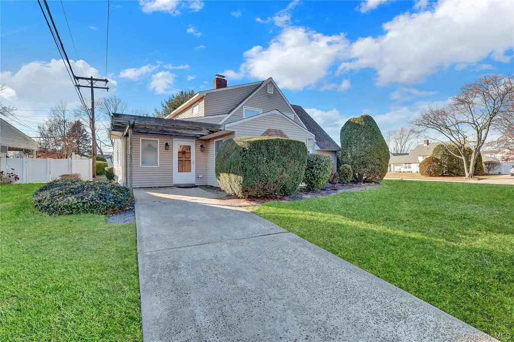 2 Welcome Lane Wantagh NY 11793
