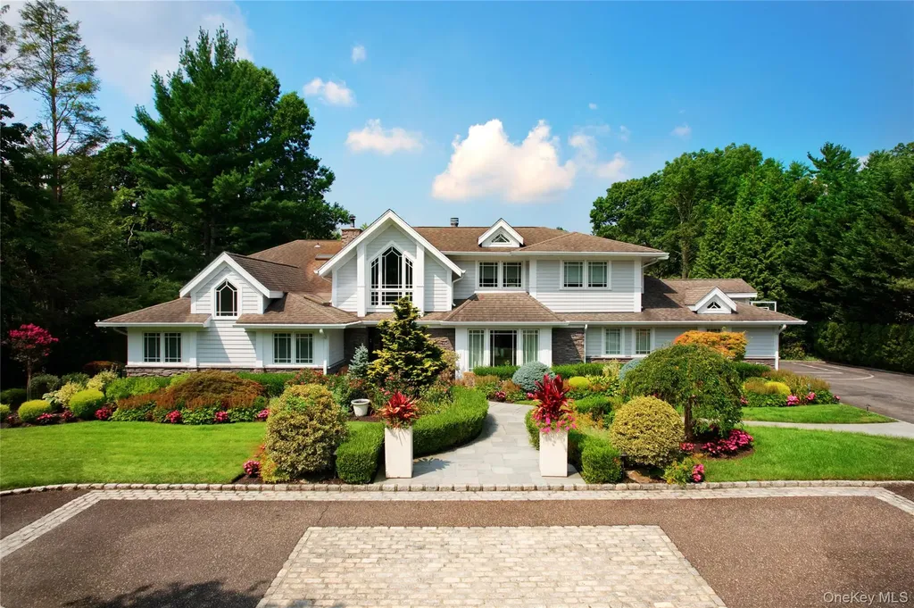 4 Meadowbrook Lane Old Westbury NY 11568