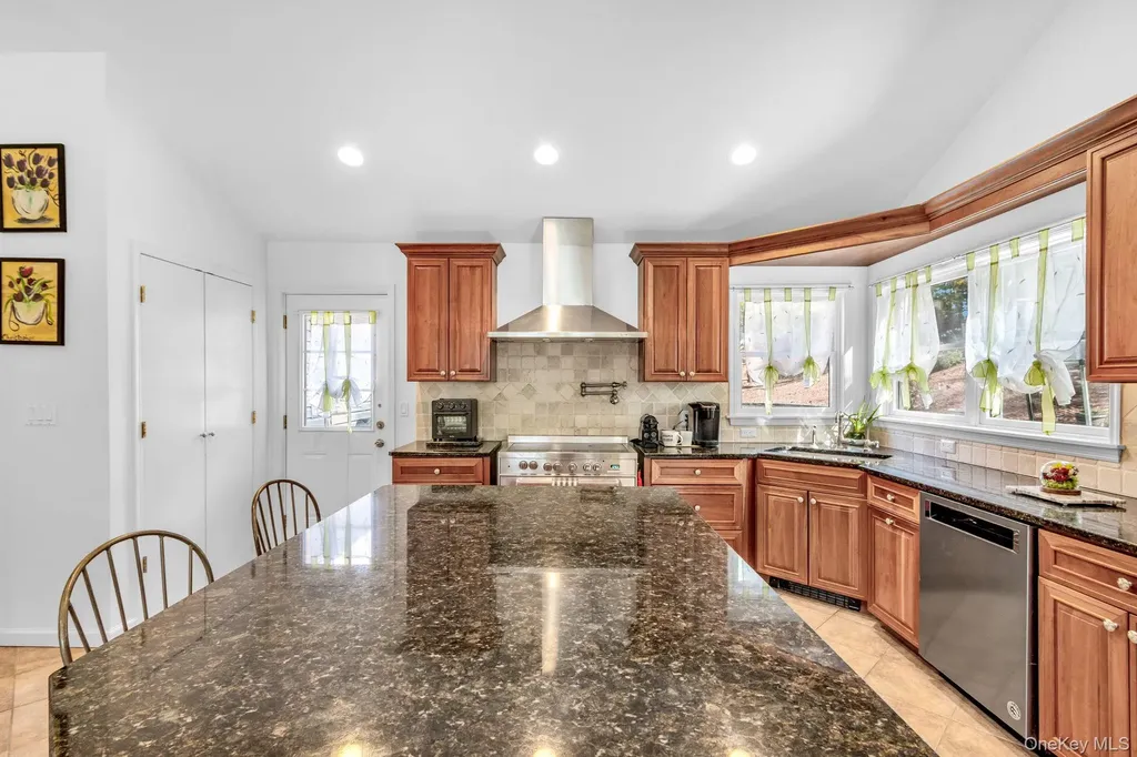 34 Steiner Drive Mahopac NY 10541