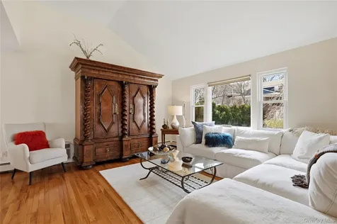 166 Highview Street Mamaroneck NY 10543