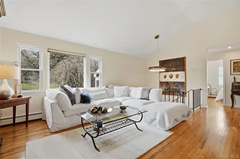 166 Highview Street Mamaroneck NY 10543
