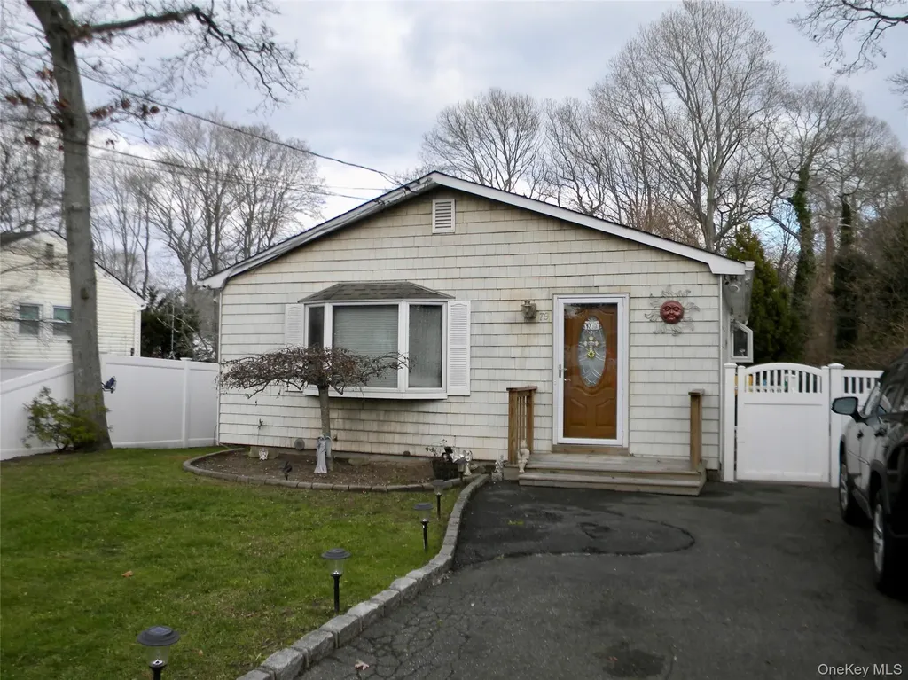 79 S Evergreen Drive Selden NY 11784