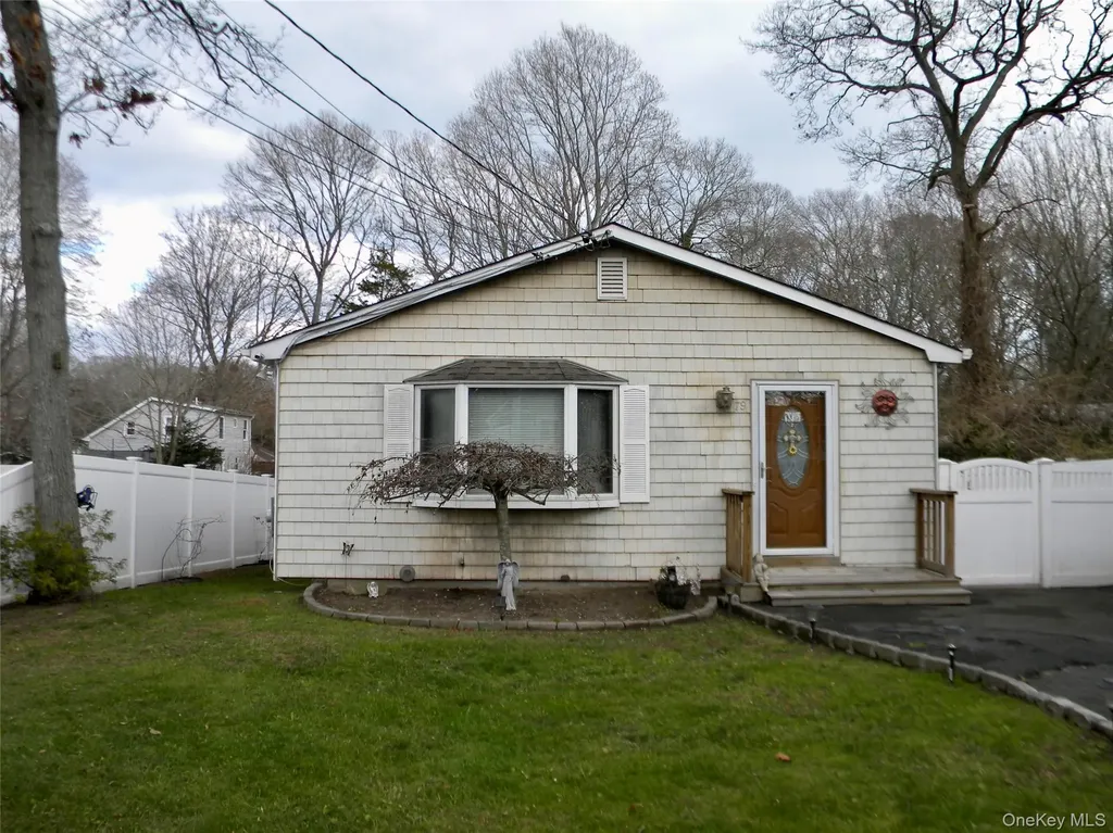 79 S Evergreen Drive Selden NY 11784