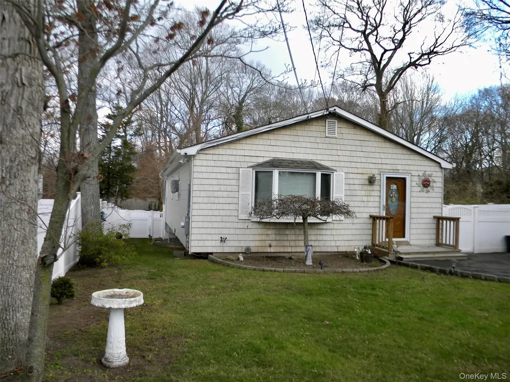 79 S Evergreen Drive Selden NY 11784