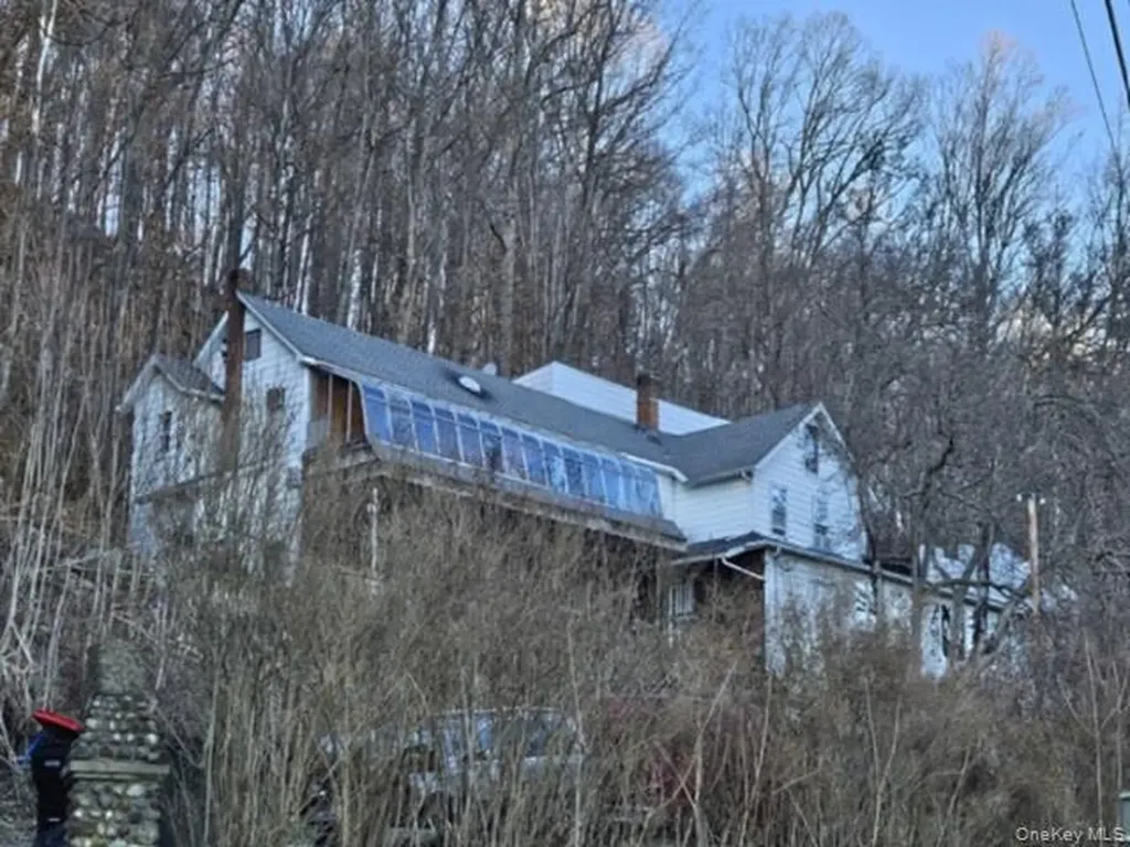 37 Tomahawk Drive Amawalk NY 10501