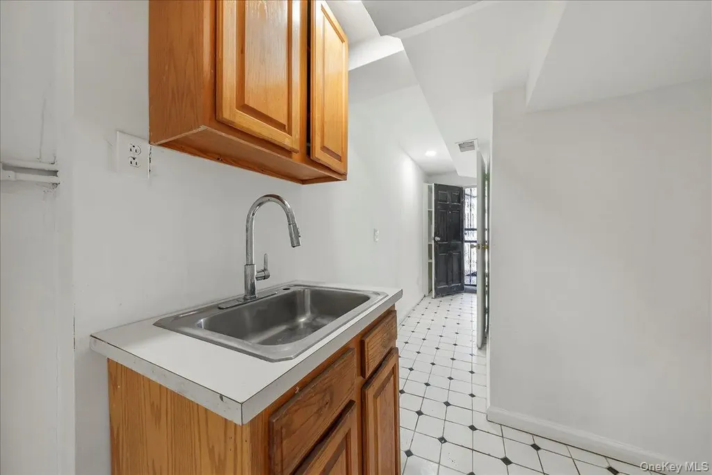 4309 Edson Avenue Bronx NY 10466