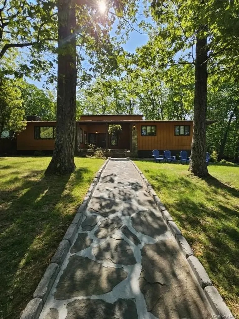 11 Cliff Court Monroe NY 10950