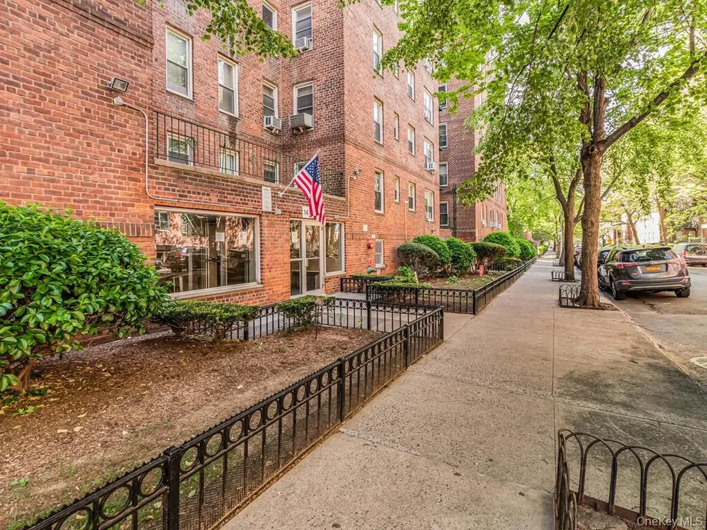 1475 Thieriot Avenue Bronx NY 10460