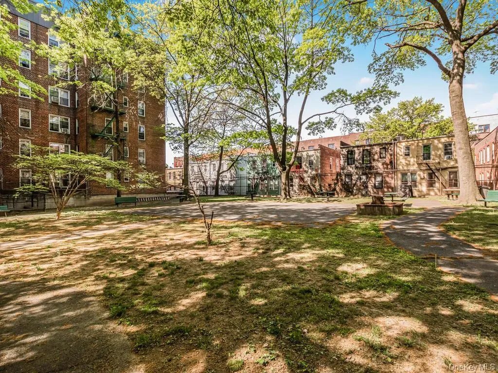 1475 Thieriot Avenue Bronx NY 10460