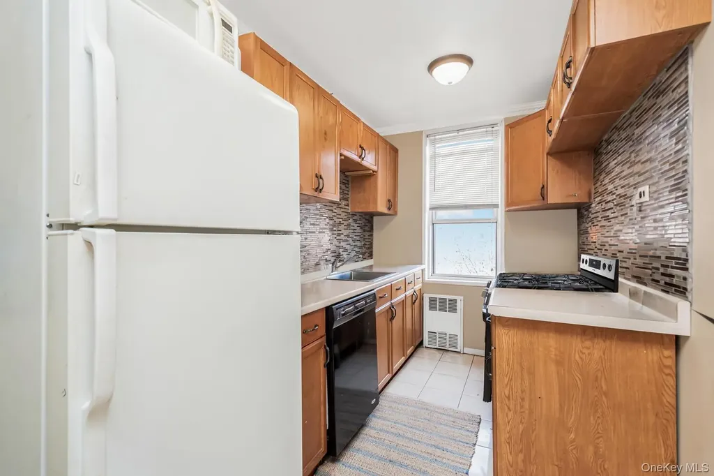 1475 Thieriot Avenue Bronx NY 10460