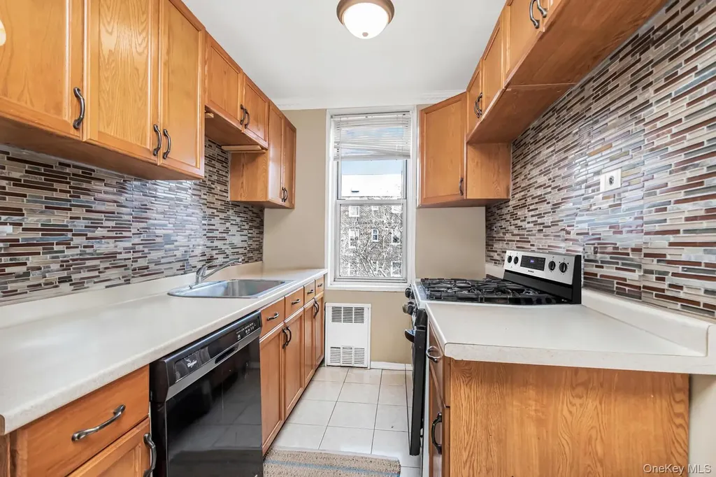 1475 Thieriot Avenue Bronx NY 10460