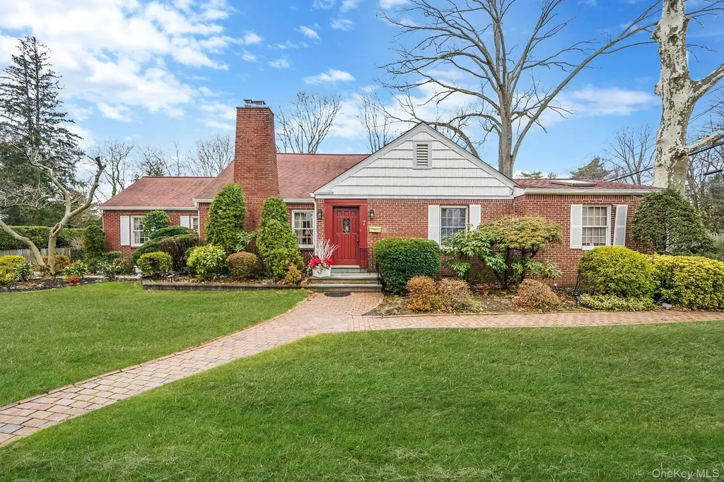 7 Rugby Road Westbury NY 11590