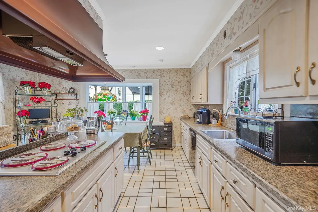 7 Rugby Road Westbury NY 11590