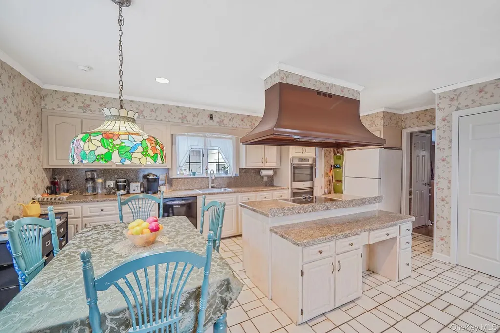 7 Rugby Road Westbury NY 11590