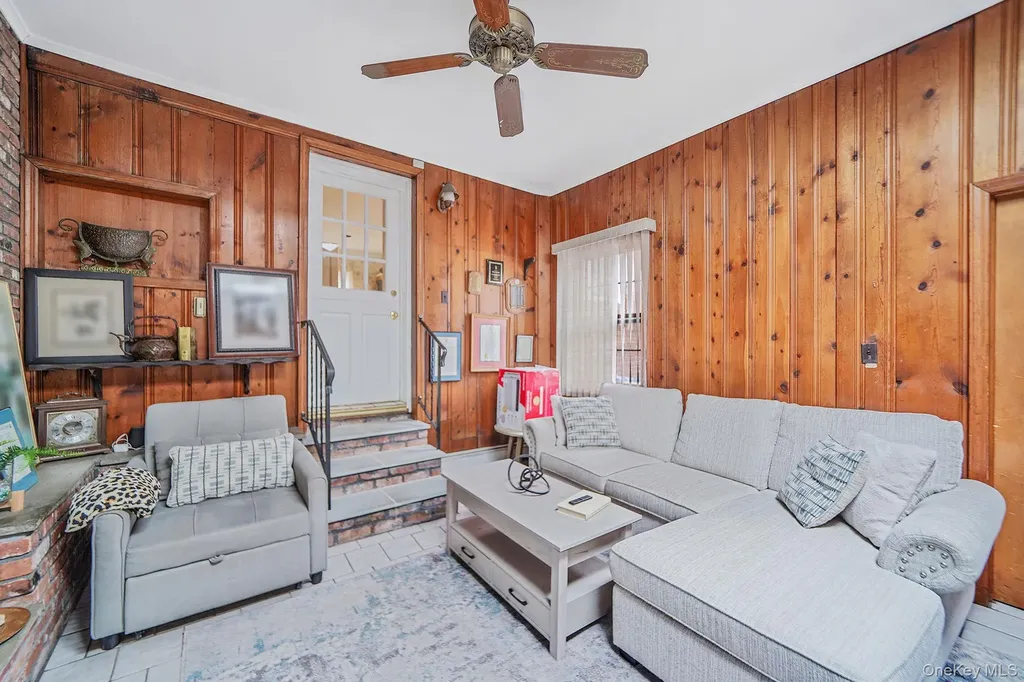 7 Rugby Road Westbury NY 11590