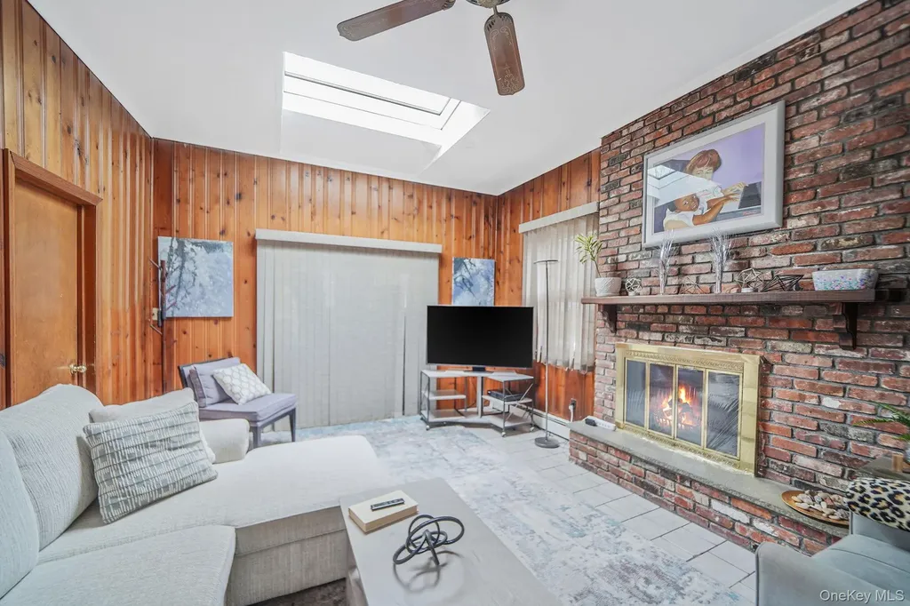7 Rugby Road Westbury NY 11590