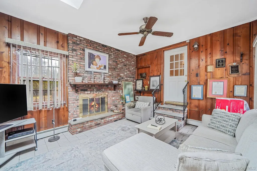 7 Rugby Road Westbury NY 11590