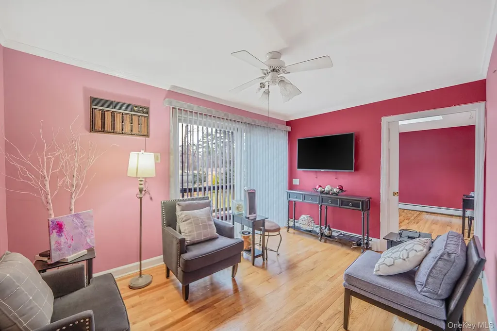 7 Rugby Road Westbury NY 11590