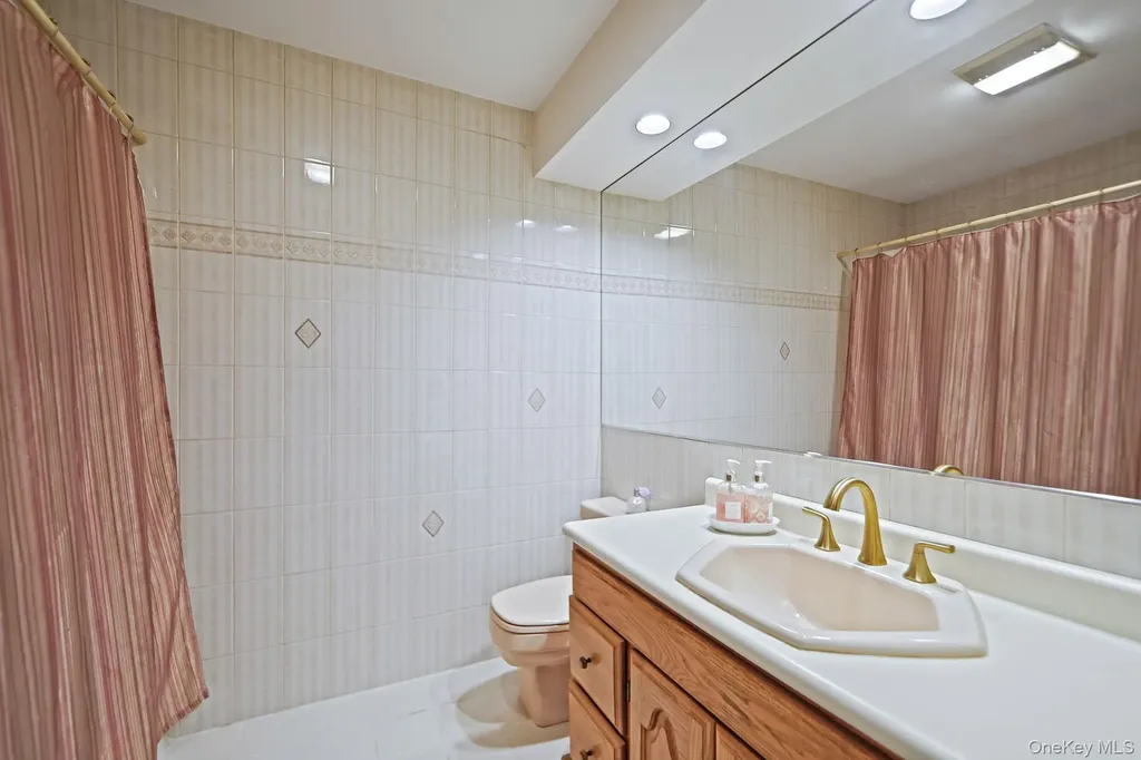 7 Rugby Road Westbury NY 11590