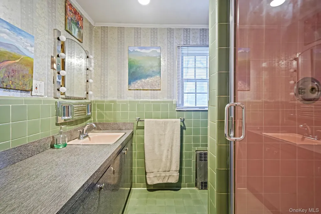 7 Rugby Road Westbury NY 11590