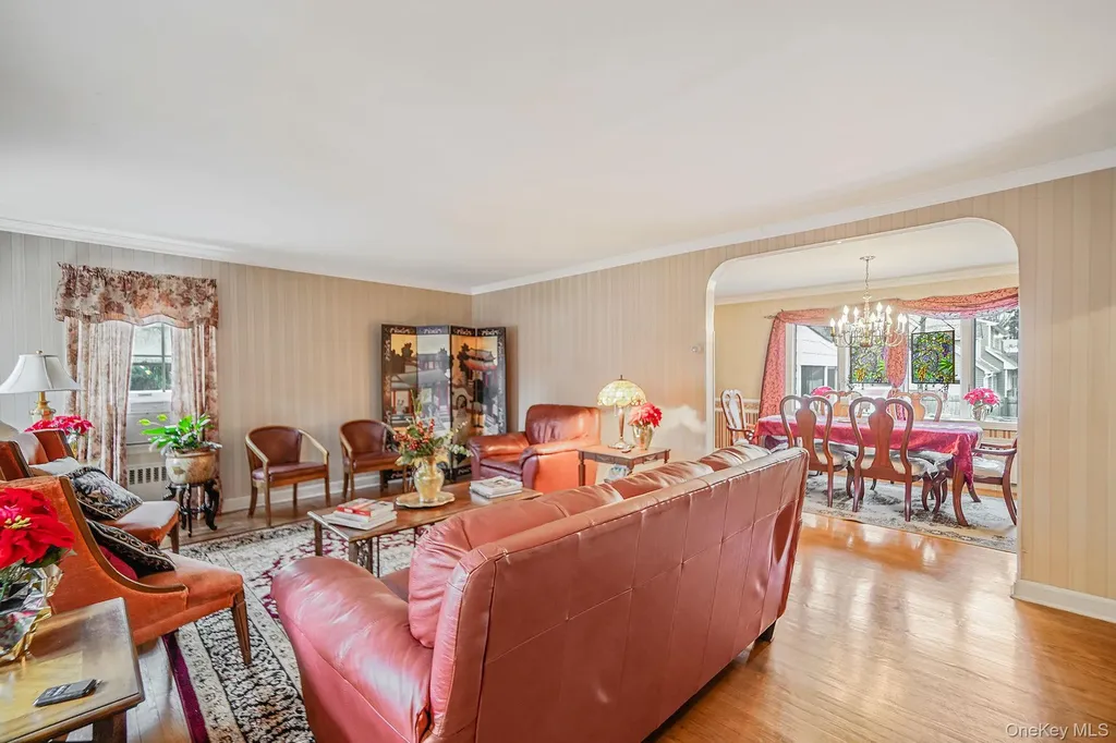 7 Rugby Road Westbury NY 11590