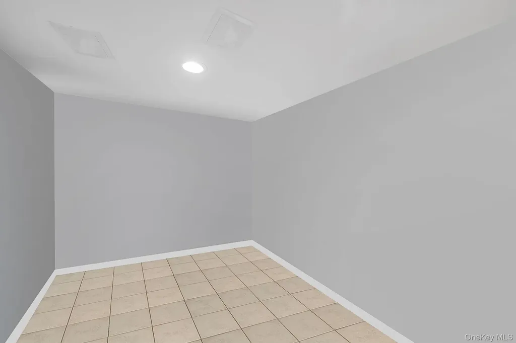 7 Rugby Road Westbury NY 11590