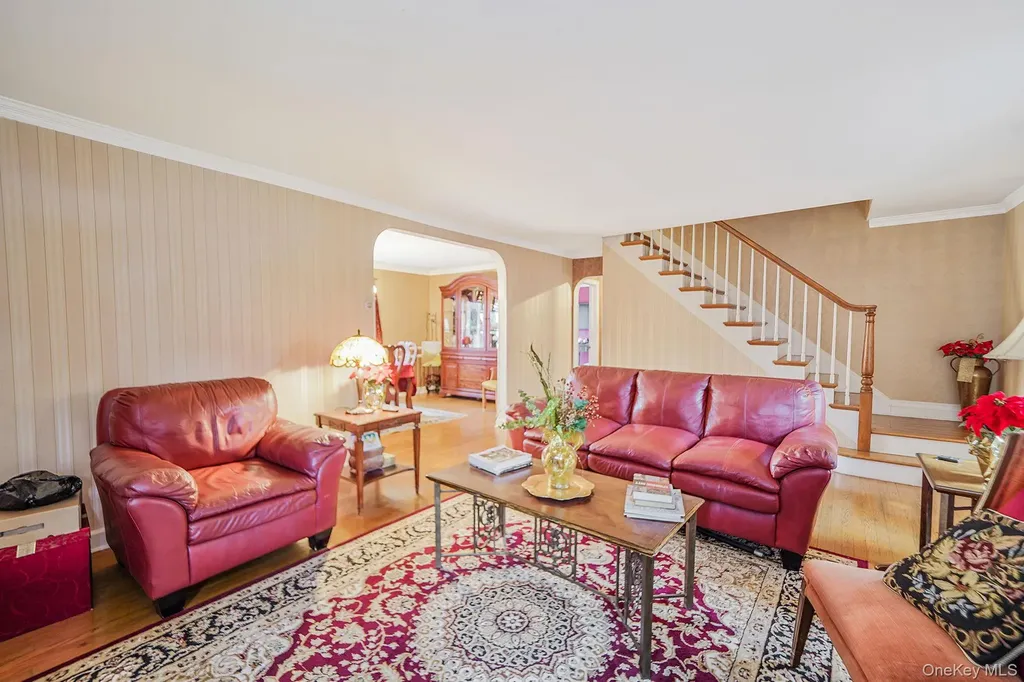 7 Rugby Road Westbury NY 11590