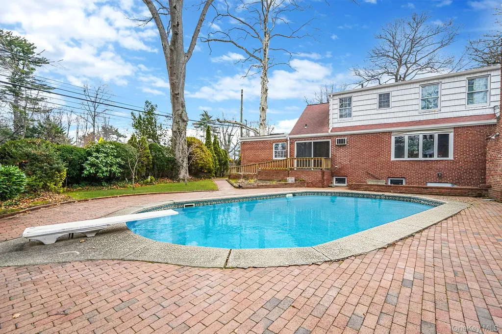 7 Rugby Road Westbury NY 11590
