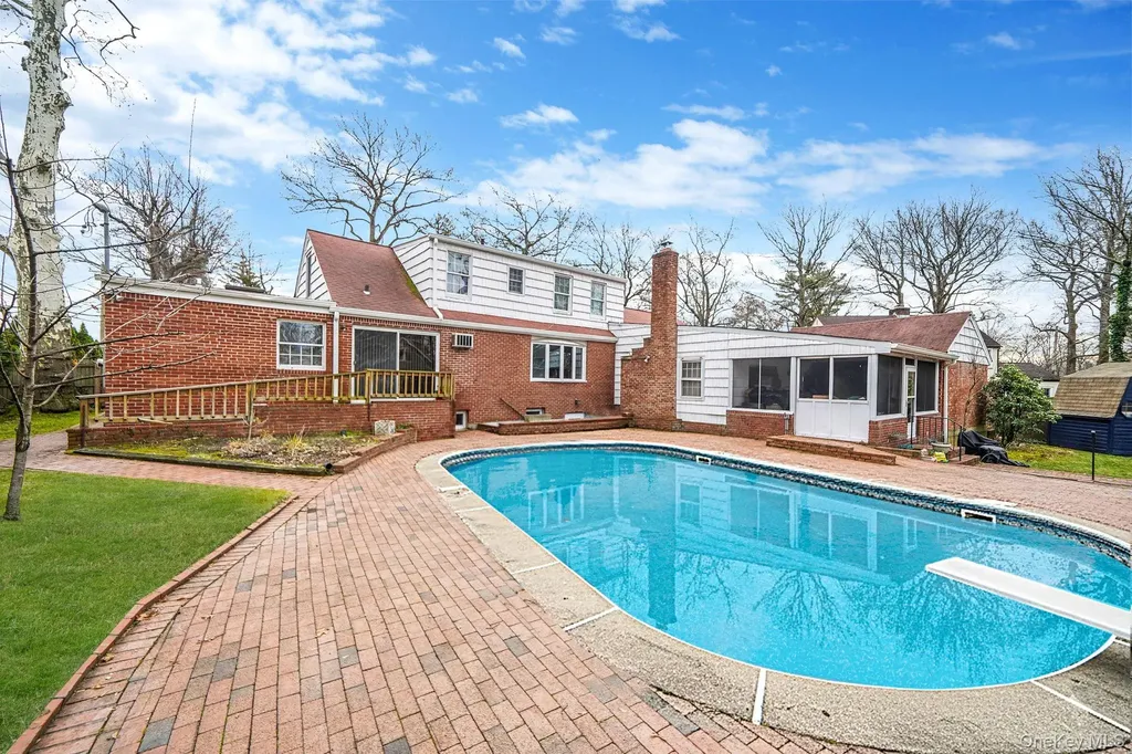 7 Rugby Road Westbury NY 11590