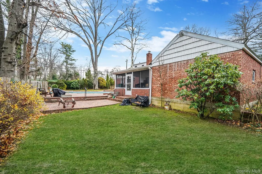 7 Rugby Road Westbury NY 11590