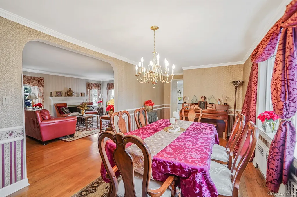 7 Rugby Road Westbury NY 11590