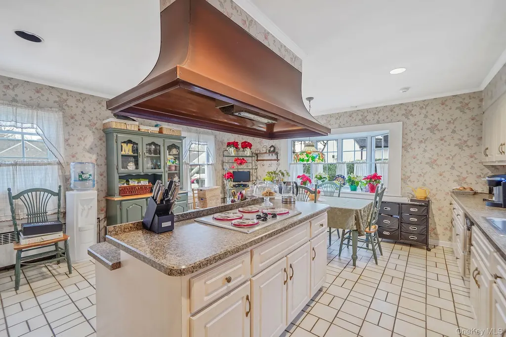 7 Rugby Road Westbury NY 11590