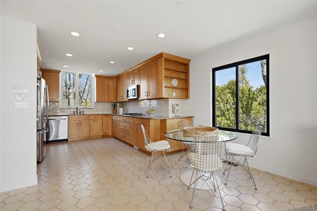 1180 Greacen Point Road Mamaroneck NY 10543