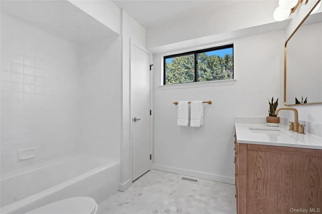 1180 Greacen Point Road Mamaroneck NY 10543