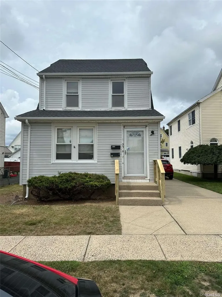 93 Lehigh Street Williston Park NY 11596