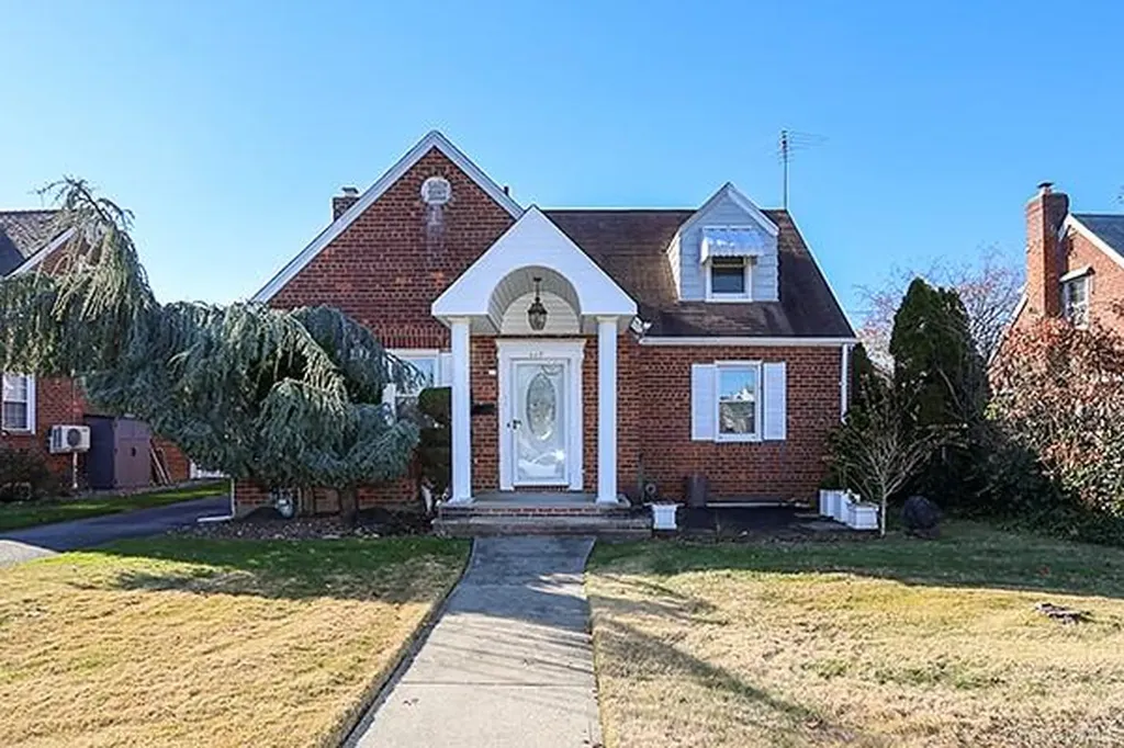665 Foch Boulevard Williston Park NY 11596